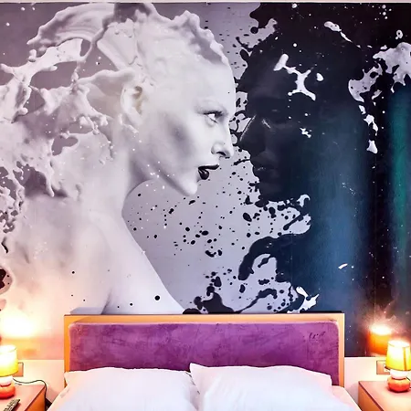 Hotel Luxuri By Alz