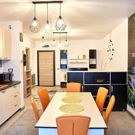 Luxuri By Alz فندق 5*