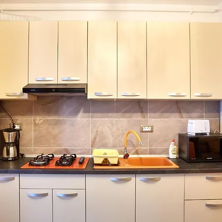 Luxuri By Alz Năvodari