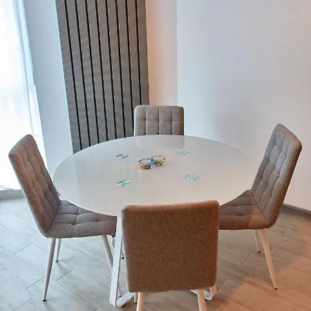 فندق Luxuri By Alz 5*