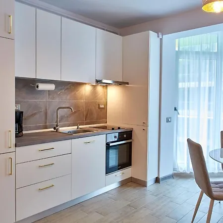 Luxuri By Alz فندق 5*