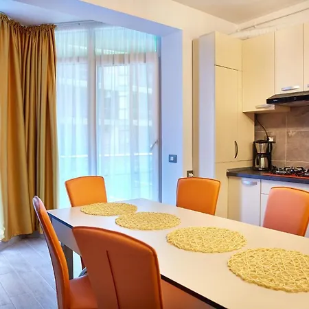 Luxuri By Alz Năvodari