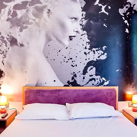 Luxuri By Alz فندق 5*