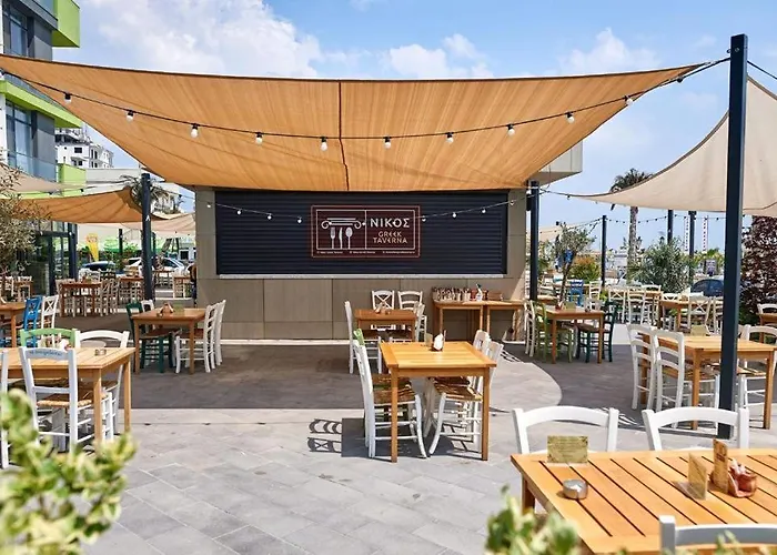 Hotel Luxuri By Alz Navodari