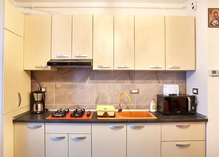 Luxuri By Alz Navodari