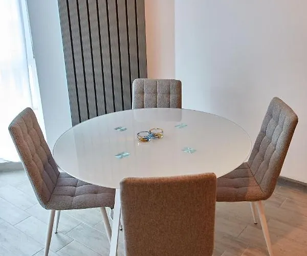 Hotel Luxuri By Alz 5*