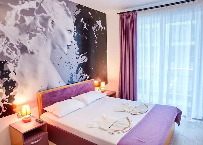 Hotel Luxuri By Alz Navodari