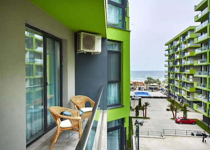 Luxuri By Alz Navodari