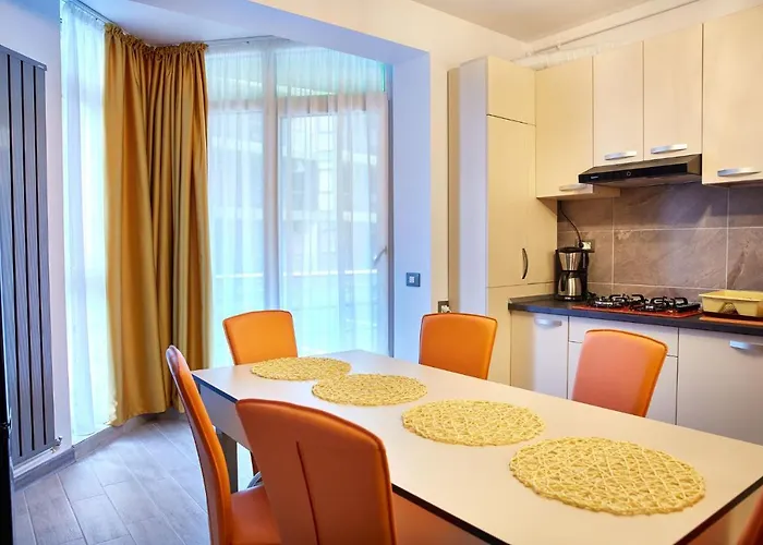 Luxuri By Alz Navodari